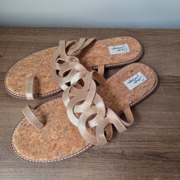 NEW W/O BOX CROWN VINTAGE LEATHER UPPER CORK FOOTBED TOE RING SANDALS 9.5 WMN - Picture 3 of 16